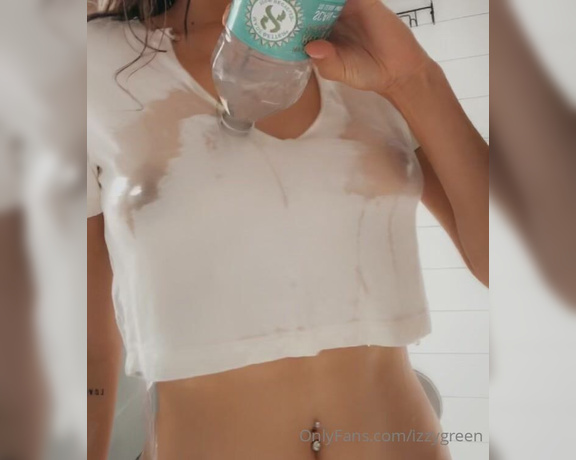 Izzy Green aka Izzygreen OnlyFans - Wet t shirt challenge for my loves 2