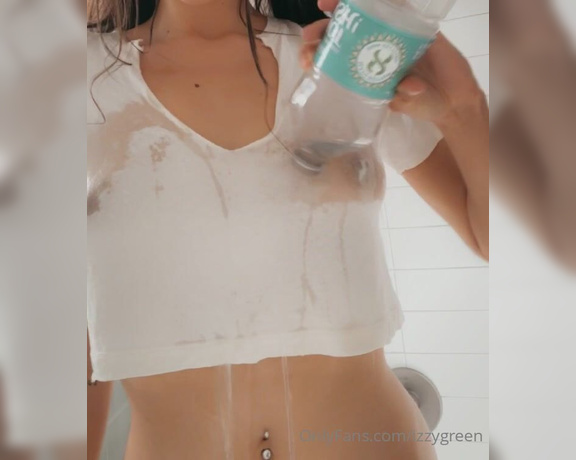 Izzy Green aka Izzygreen OnlyFans - Wet t shirt challenge for my loves 2