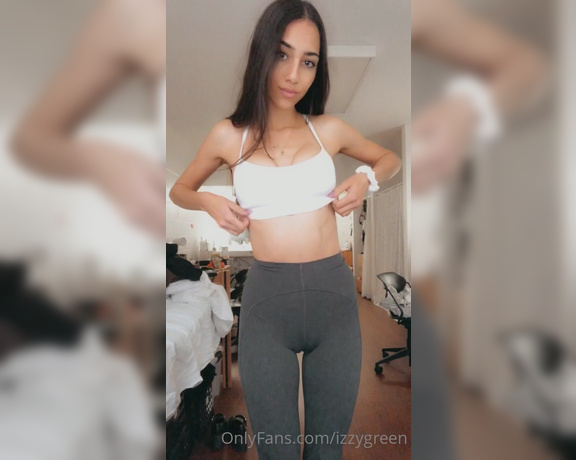 Izzy Green aka Izzygreen OnlyFans - I rarely wear athletic clothes what do you guys think