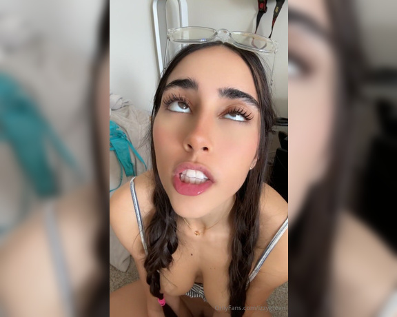 Izzy Green aka Izzygreen OnlyFans - Would u want me to suck or fuck firstP 2