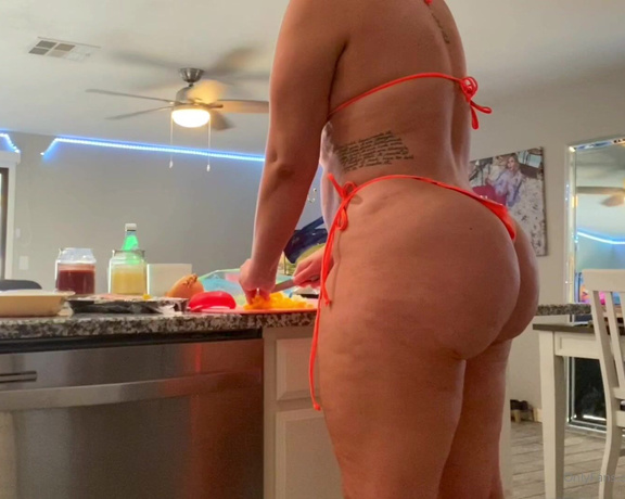Sophie VIP aka Sophiethebodyvip OnlyFans - A little bit of my day pasta and bikinis Lol