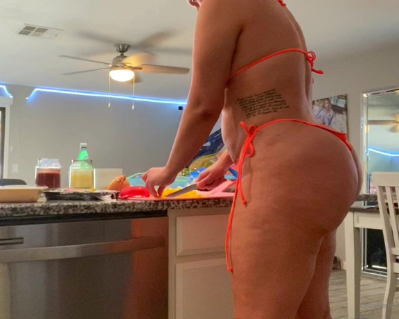 Sophie VIP aka Sophiethebodyvip OnlyFans - A little bit of my day pasta and bikinis Lol