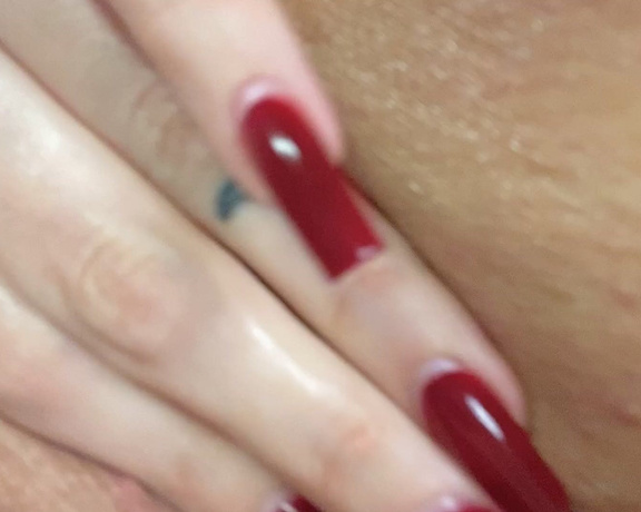 Steph Oshiri aka Stephoshiri OnlyFans - Spent all day abusing both of my holes you can see from how puffy and red my pussy is I can’t