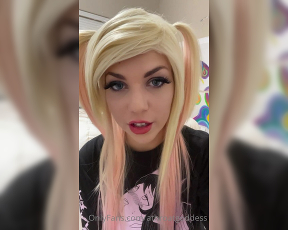 Throatgoddess aka Athroatgoddess OnlyFans - So i found 2 clips of me drooling and i think i look mega hot… Do with this what you will 1