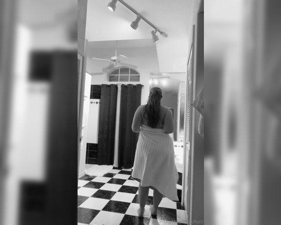 TheMirandaAffect aka Themirandaaffect OnlyFans - The long awaited TOWEL DROP VIDEO (For the front view with titty play check your DMs)