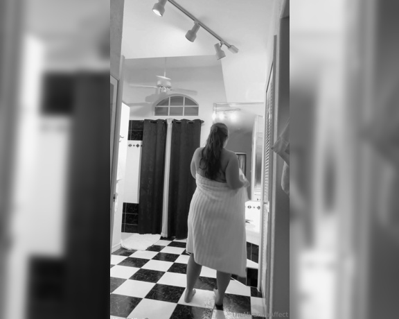 TheMirandaAffect aka Themirandaaffect OnlyFans - The long awaited TOWEL DROP VIDEO (For the front view with titty play check your DMs)