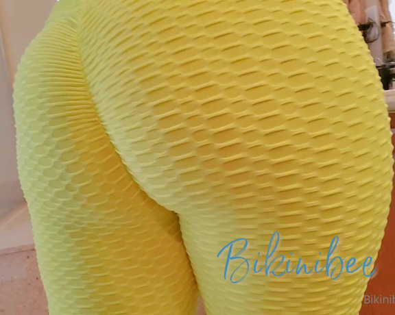 Bikinibee aka Bikinibee OnlyFans - Video of the week this week is a workout video! Yellow sponge leggings! These leggings are my fav,