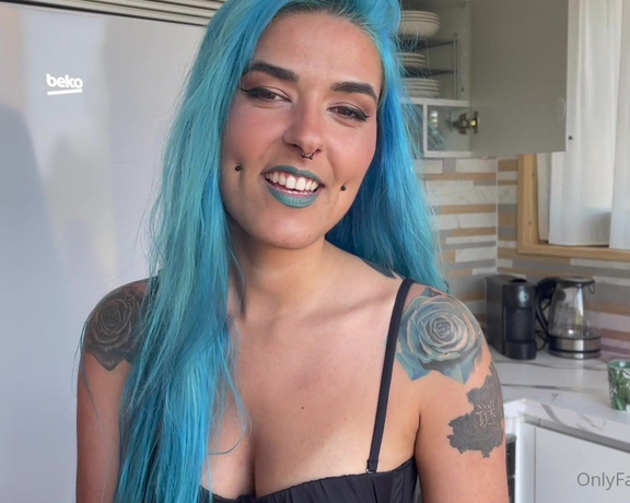 Lili aka Itsxlilix OnlyFans - Hello guys i hope you are well! I was spending a few days with some beautiful friends and decide