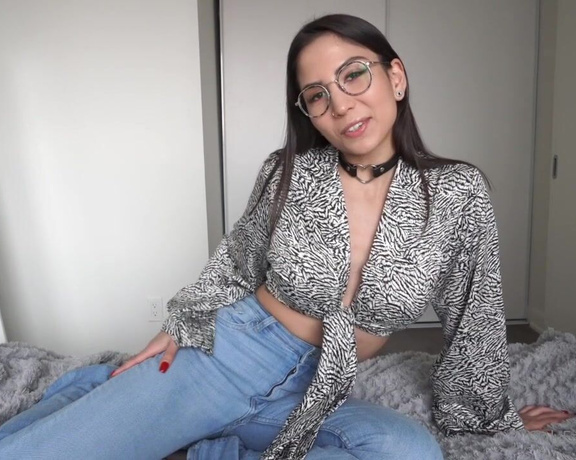 Lili aka Itsxlilix OnlyFans - Cest la folie des JOI ce soir Un petit JOI diffrent Mon voisin mobserve Mais quest ce quil