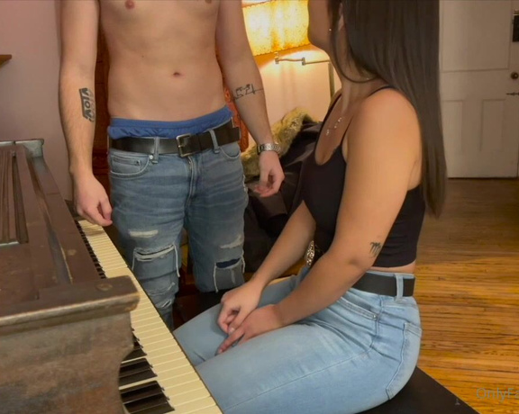 Lili aka Itsxlilix OnlyFans - Hello This time I have here for you the role play My piano teacher cum in my ass with English subt