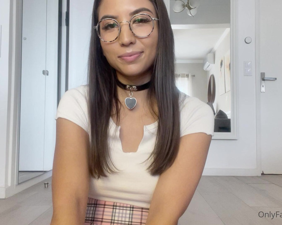 Lili aka Itsxlilix OnlyFans - Un nouveau petit joi avec option cei en franais jacule sur ma langue et embrasse moi