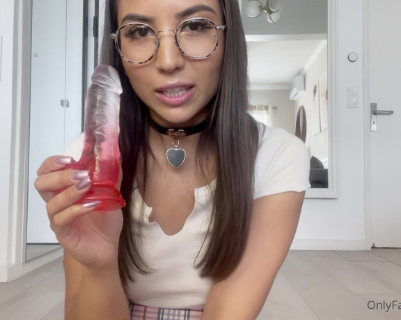 Lili aka Itsxlilix OnlyFans - Un nouveau petit joi avec option cei en franais jacule sur ma langue et embrasse moi