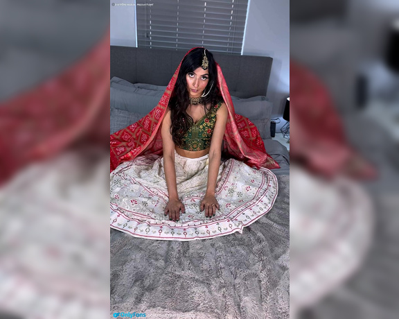 Aaliyah Yasin aka Aaliyah.yasin OnlyFans - I love being a tease on our special night, would you start with my pretty feet and make your way dow