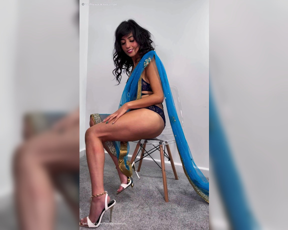 Aaliyah Yasin aka Aaliyah.yasin OnlyFans - Aaliyah sends you a seductive video in her blue dupatta and heels