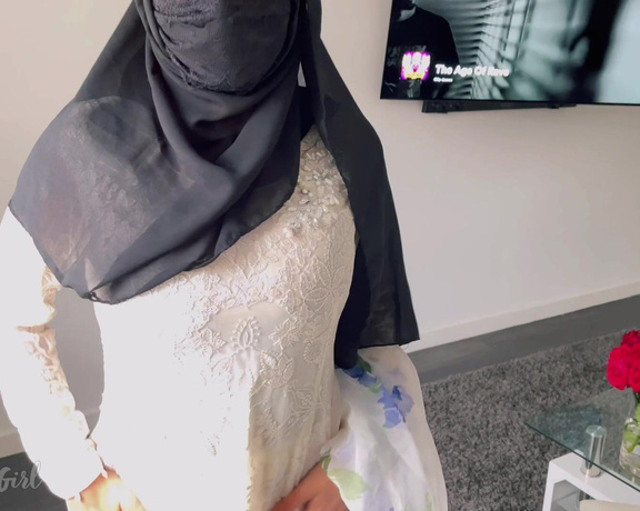 Aaliyah Yasin aka Aaliyah.yasin OnlyFans - Eid Mubarak Watch him fuck me and cum all over my hijab