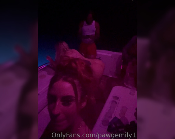 Emily aka Pawgemily OnlyFans - Imagine being on the boat next to us seeing this