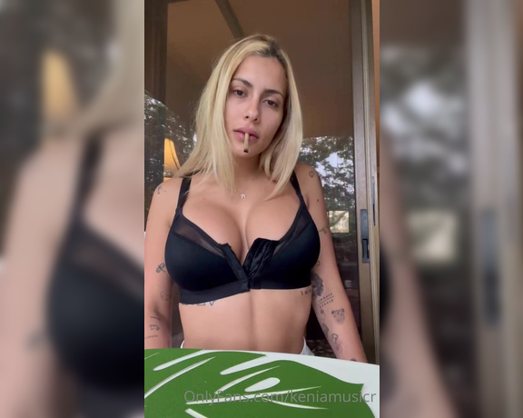 Keniamusicr aka Keniamusicr OnlyFans - Buenos dias 1