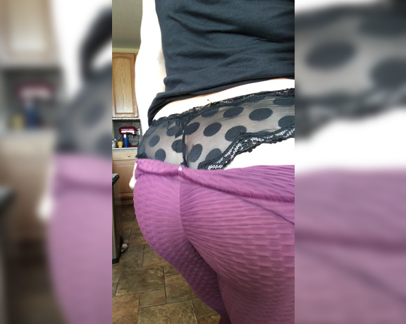 The Seductive Hotwife aka Theseductivehotwife OnlyFans - Do you like leggings How about polka dots