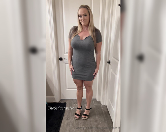 The Seductive Hotwife aka Theseductivehotwife OnlyFans - So I was headed out for a hot date at a sex club and where I would wear lingerie for the first time