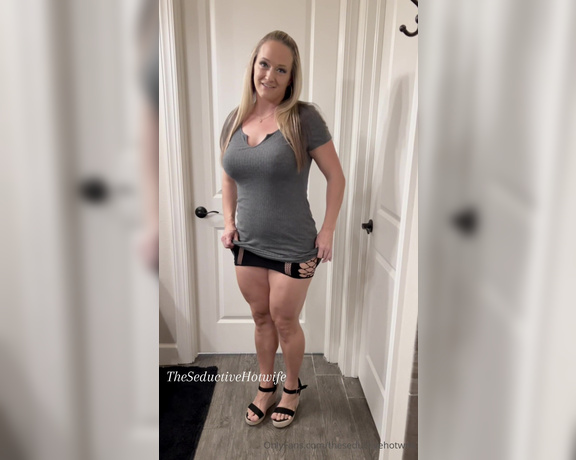 The Seductive Hotwife aka Theseductivehotwife OnlyFans - So I was headed out for a hot date at a sex club and where I would wear lingerie for the first time