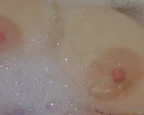 KCupQueen aka Kcupqueen OnlyFans - Taking an extra long hot bath to wind down tonight and I cant stop playing with my boobs!