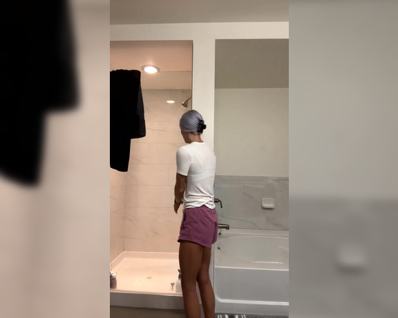 PantyNectar aka Pantynectar OnlyFans - Livestream Encore Quick mid day shower