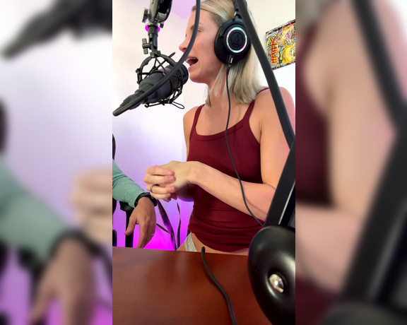 PantyNectar aka Pantynectar OnlyFans - My view from yesterdays livestream It would mean the world to me if you could go to apple podcast