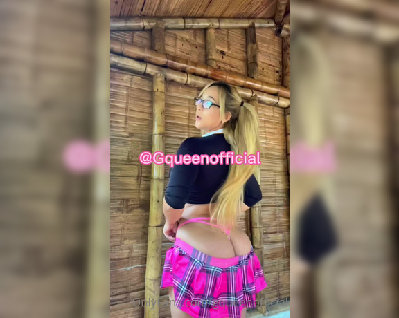 Gqueenoficial aka Gqueenofficial OnlyFans - Soy una colegiala muy traviesa, que me gusta jugar con mi dildo Pdeme al