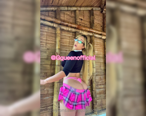 Gqueenoficial aka Gqueenofficial OnlyFans - Soy una colegiala muy traviesa, que me gusta jugar con mi dildo Pdeme al