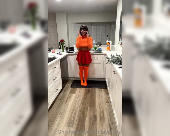 Emily aka Emjayplays OnlyFans - Velma lost her glasses