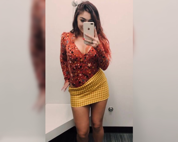 Emily aka Emjayplays OnlyFans - Wanna join me in the dressing room