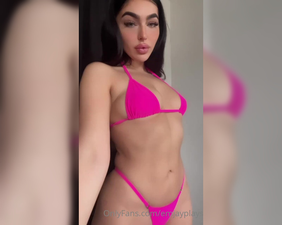 Emily aka Emjayplays OnlyFans - LIKE if you want me to post the nude one