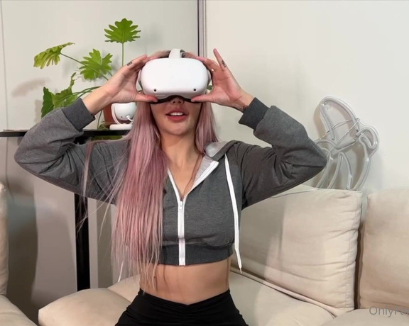 Kitty Lixo aka Kittylixo OnlyFans - In your DMs I was filming my very first unboxing vlog for you guys, but once I turned on my new VR