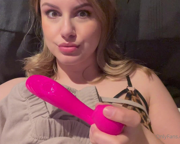 Ashley Elizabeth aka Yunging19 OnlyFans - Sex toy review!! Check out the audio in your inboxes now!!