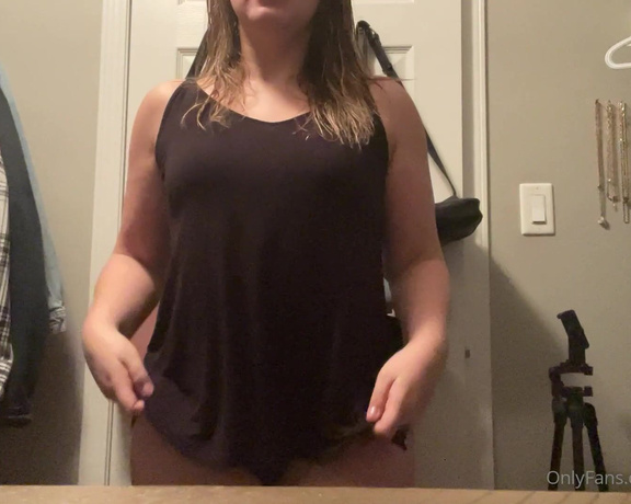 Ashley Elizabeth aka Yunging19 OnlyFans - Get dressed with