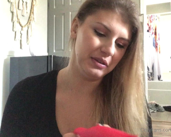 Ashley Elizabeth aka Yunging19 OnlyFans - Sex Toy Review bb!! Full video going to your inboxes, and yeah, the shirt comes off!