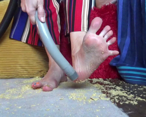 Goddess Vanessa Crisp Vacuum