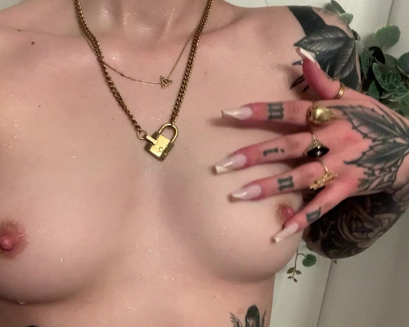 Salem aka Nonsalemwitch OnlyFans - Melting in the shower currently 5