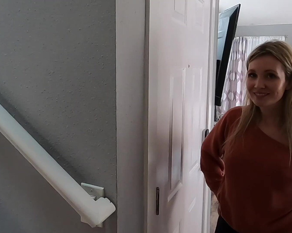 Holly Jane aka Hollyjaneloves69 OnlyFans - I snuck over to the neighbors house and got right to business I sucked, fucked, and rode that dick