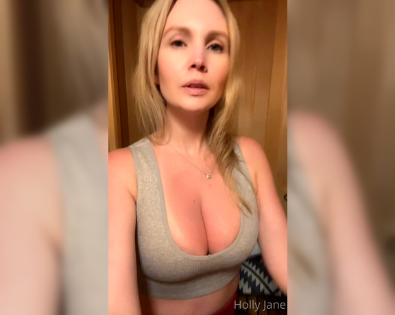 Holly Jane aka Hollyjaneloves69 OnlyFans - Tip $6 and I’ll make a striptease video for you right now in the sauna