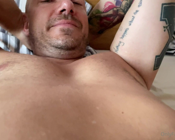 Owiaks aka Owiaks OnlyFans - So we just woke up, grab a phone and totally spontaneous record our morning sex) truly amateur video