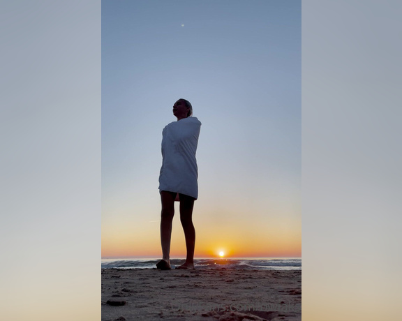 Owiaks aka Owiaks OnlyFans - Beautiful sunrise 3