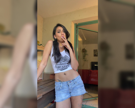 Sheraz Desi aka Sherazdesi OnlyFans - Watch me smoke !!