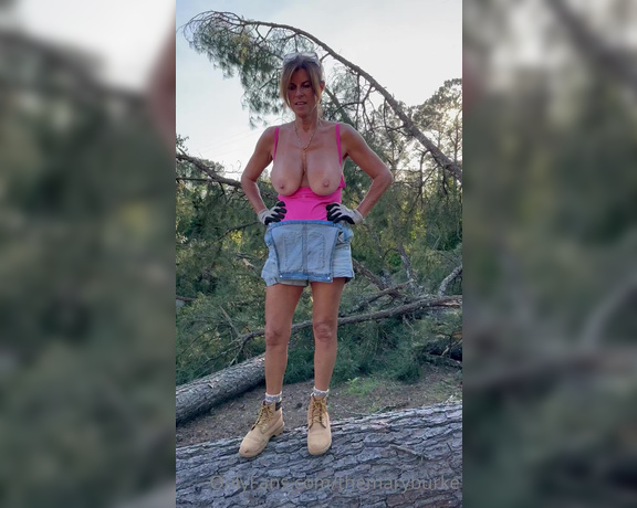 TheMaryBurke aka Themaryburke OnlyFans - Dropped 4 hundred foot pines