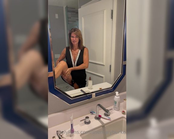 TheMaryBurke aka Themaryburke OnlyFans - Watch me oil my legs before hitting the town