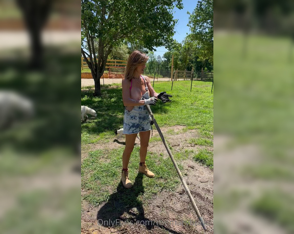 TheMaryBurke aka Themaryburke OnlyFans - Getting the yard work done Tiktok & YouTube edit