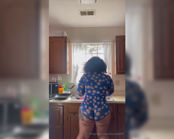 Thunda859 aka Thunda859 OnlyFans - Cooking and cleaning day Should I do this nude