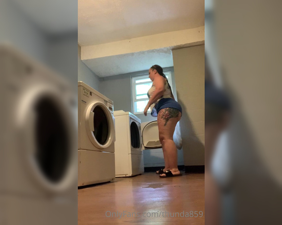 Thunda859 aka Thunda859 OnlyFans - Washing clothes at daddies so I decided to do a little show 4