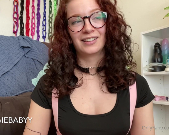 veggiebabyy aka Veggiebabyy OnlyFans - Toy talks #4! This one is mostly the vibes Would you guys want to see me talk about my BDSM paraphe