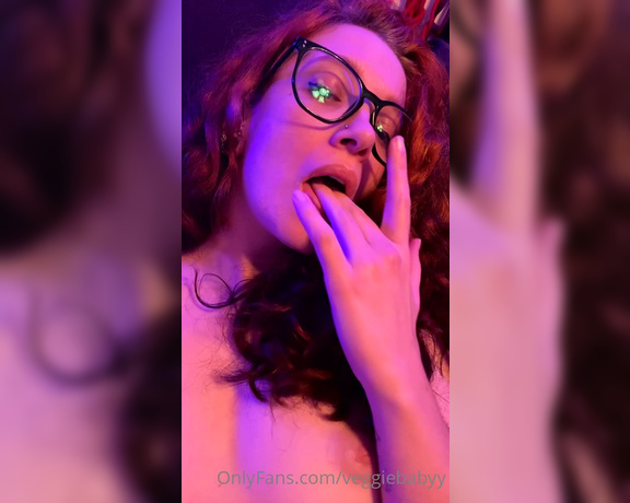 veggiebabyy aka Veggiebabyy OnlyFans - I discovered not long ago that I really like fingers in my mouth preferably someone elses, but